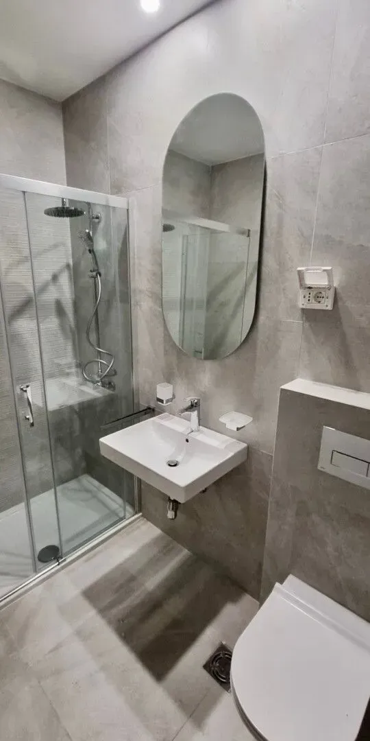 Izdavanje, jednosoban stan, 49m², Central Point, Podgorica