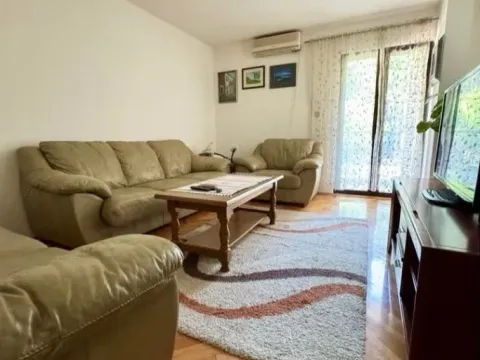 Izdavanje, dvosoban stan, 70m², Momišići, Podgorica - image 5