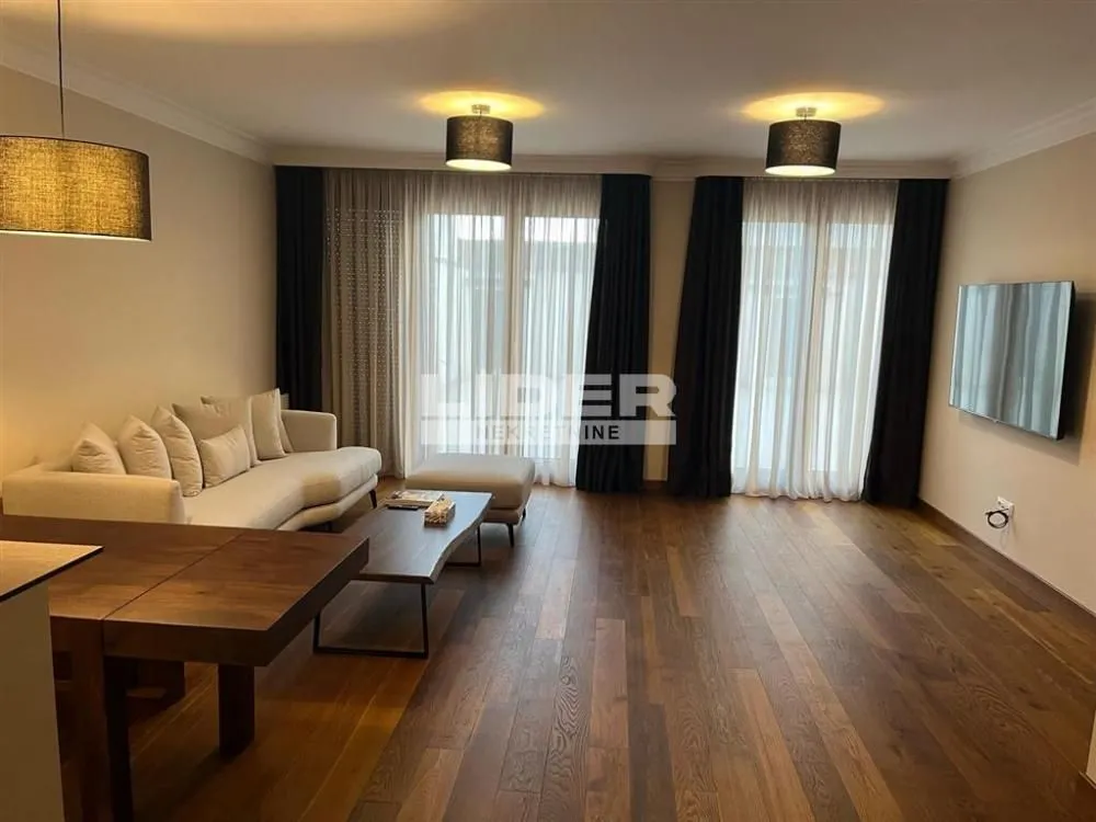 Izdavanje, trosoban stan, 75m², Čubura, Beograd