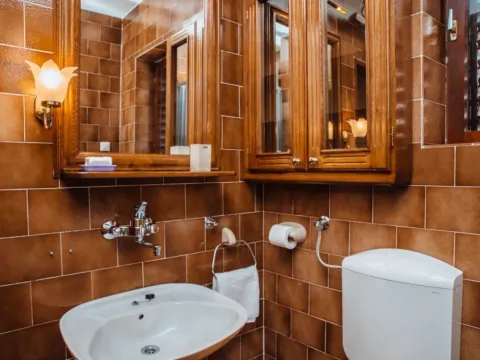 Izdavanje, dvosoban stan, 91m², Škaljari, Kotor - image 7