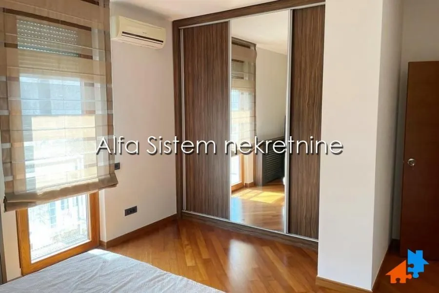 Izdavanje, četvorosoban stan, 118m², Vračar Hram, Vračar Sve Podlokacije