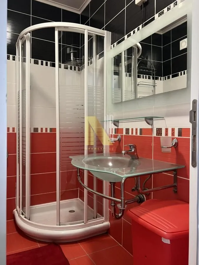 Izdavanje, dvosoban stan, 37m², Grbavica, Novi Sad Sve Podlokacije