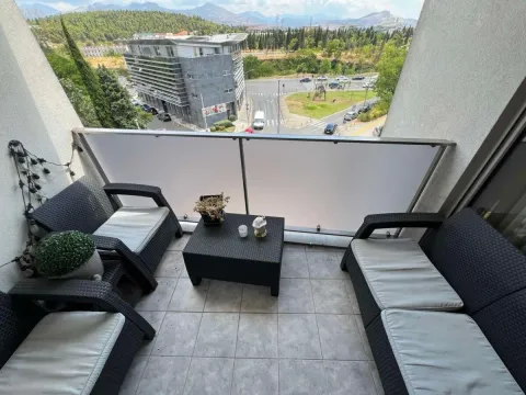 Izdavanje, trosoban stan, 103m², Momišići, Podgorica - image 27