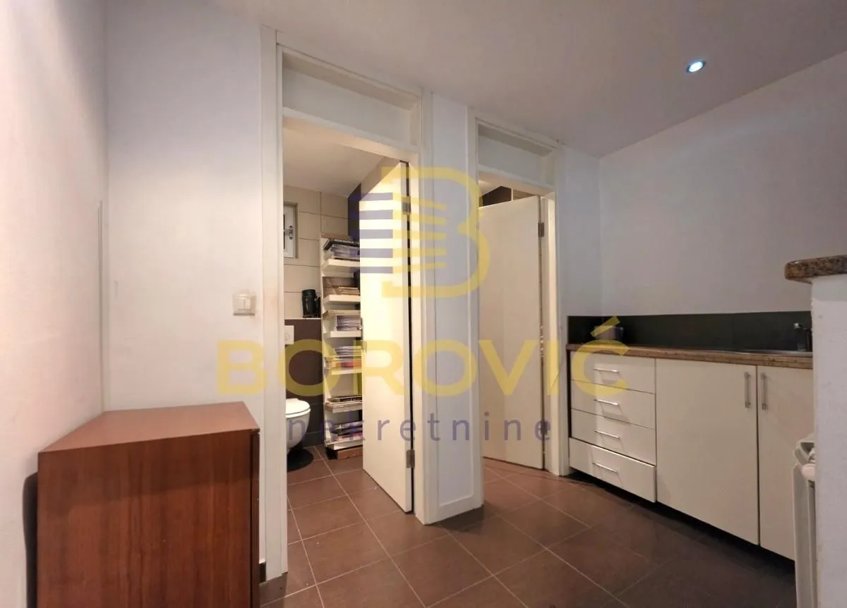 Sale, office space, 97m², Stari Grad, Beograd