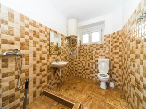 Izdavanje, poslovni prostor, 65m², Masline, Podgorica - image 6