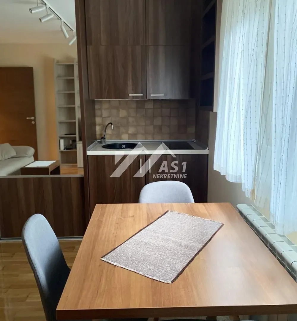 Izdavanje, dvosoban stan, 42m², Sajam, Novi Sad Sve Podlokacije