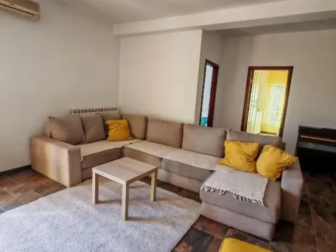 Rent, four bedroom apartment, 120m², Rakovica, Beograd - image 2