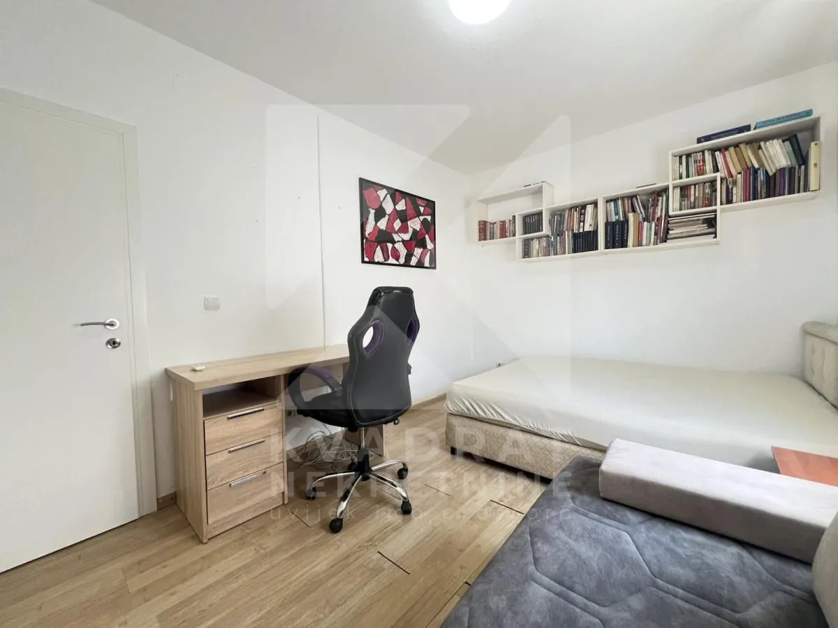 Izdavanje, kuća, 260m², Kokoti, Podgorica