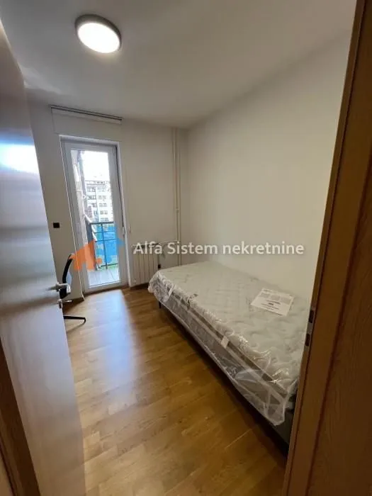 Izdavanje, četvorosoban stan, 100m², Sarajevska, Beograd