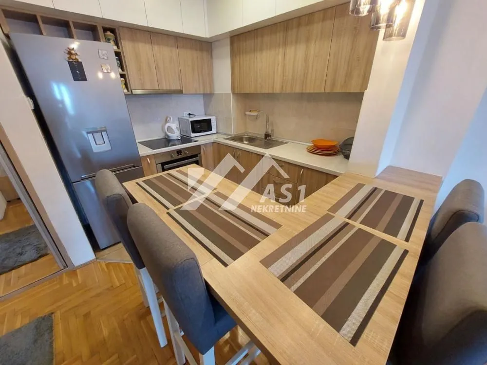 Izdavanje, dvosoban stan, 50m², Rotkvarija, Novi Sad Sve Podlokacije