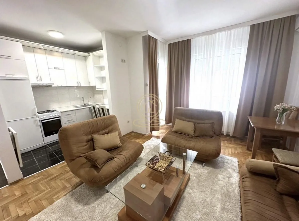 Izdavanje, dvosoban stan, 46m², Sajmište, Novi Sad