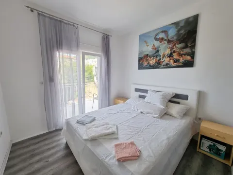 Rent, two bedroom apartment, 120m², Sveti Stefan, Budva - image 4