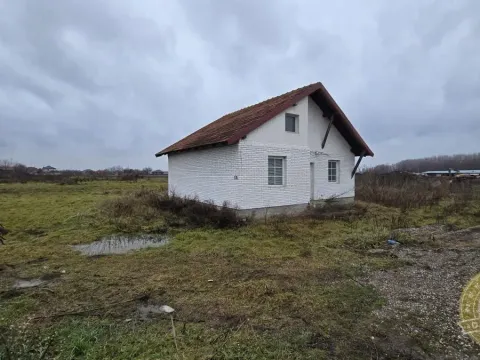 Izdavanje,  kuća, 65m2, Petrovaradin, Novi Sad