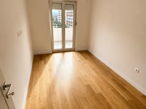 Rent, office space, 49m², Central Point, Podgorica - image 2