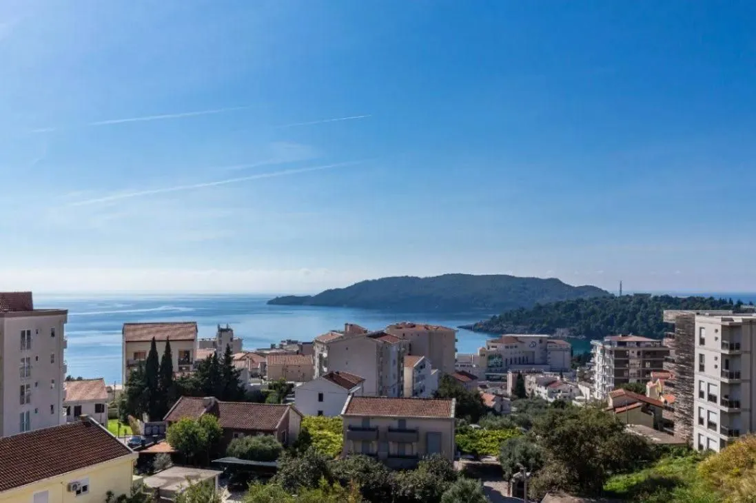 Rent, one bedroom apartment, 50m², Bečići, Budva