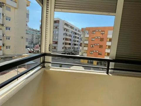 Izdavanje, jednosoban stan, 40m², Stari Aerodrom, Podgorica - image 19