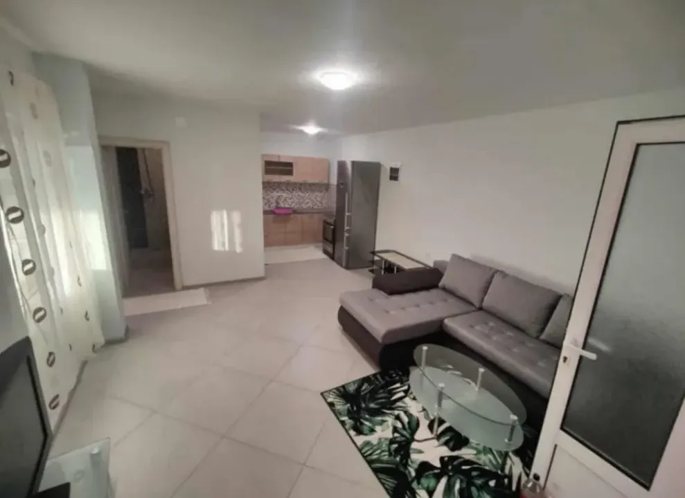 Izdavanje, jednosoban stan, 50m², Tivat, Crna Gora