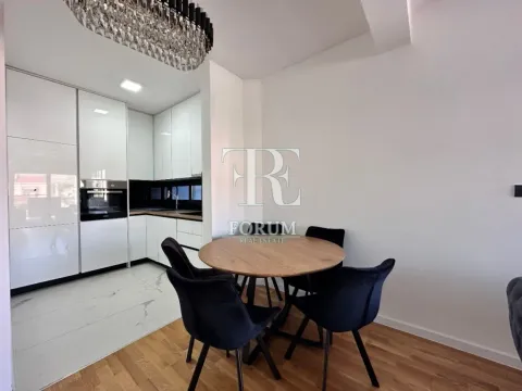 Izdavanje, trosoban stan, 130m², Blok 9, Podgorica - image 2