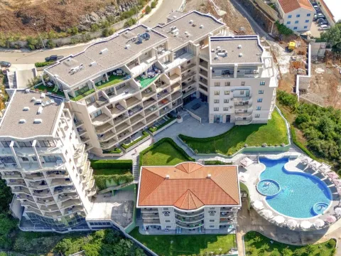 Sale, four bedroom apartment, 199m², Bečići, Budva - image 4