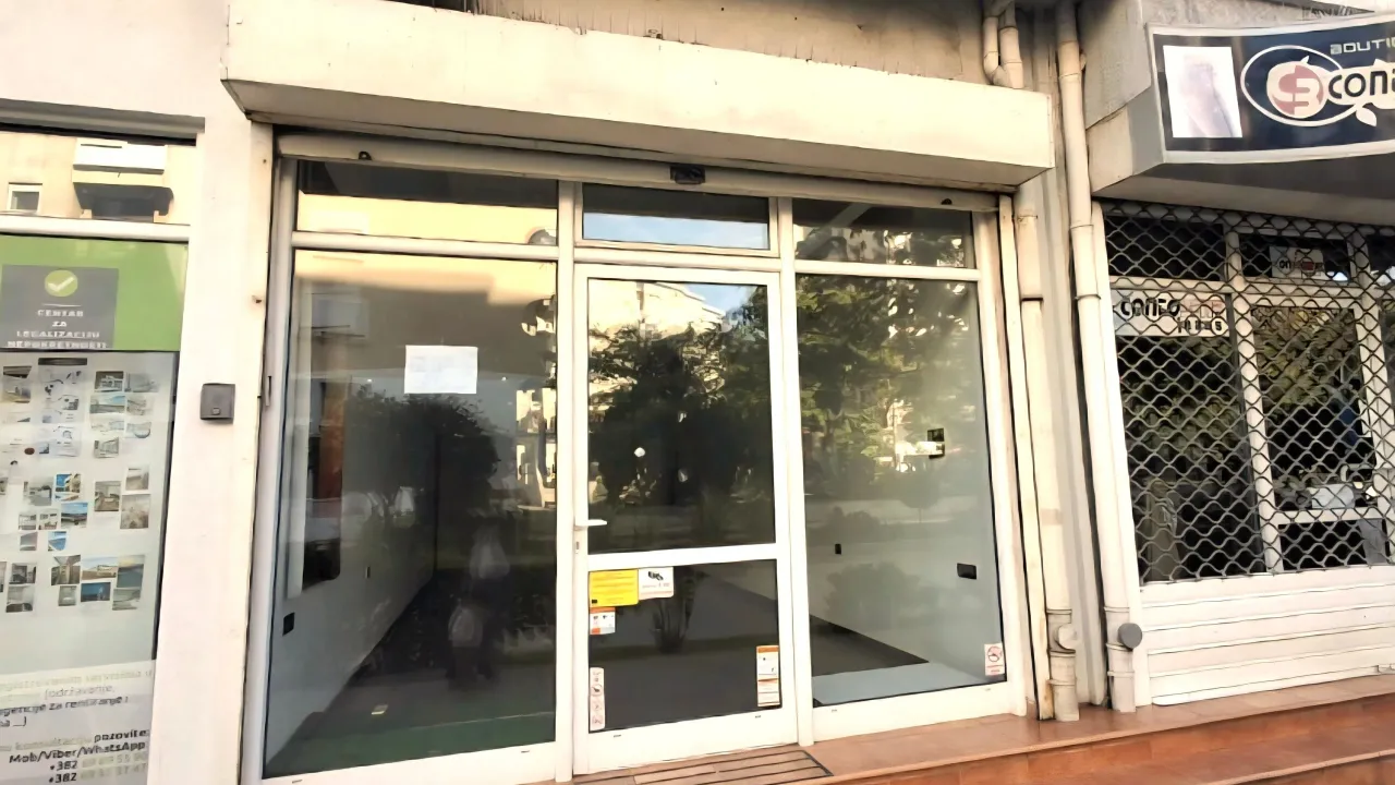 Izdavanje, poslovni prostor, 40m², Centar, Bar