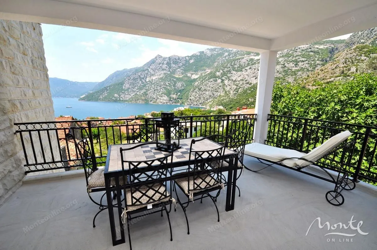 Sale, office space, 570m², Risan, Kotor