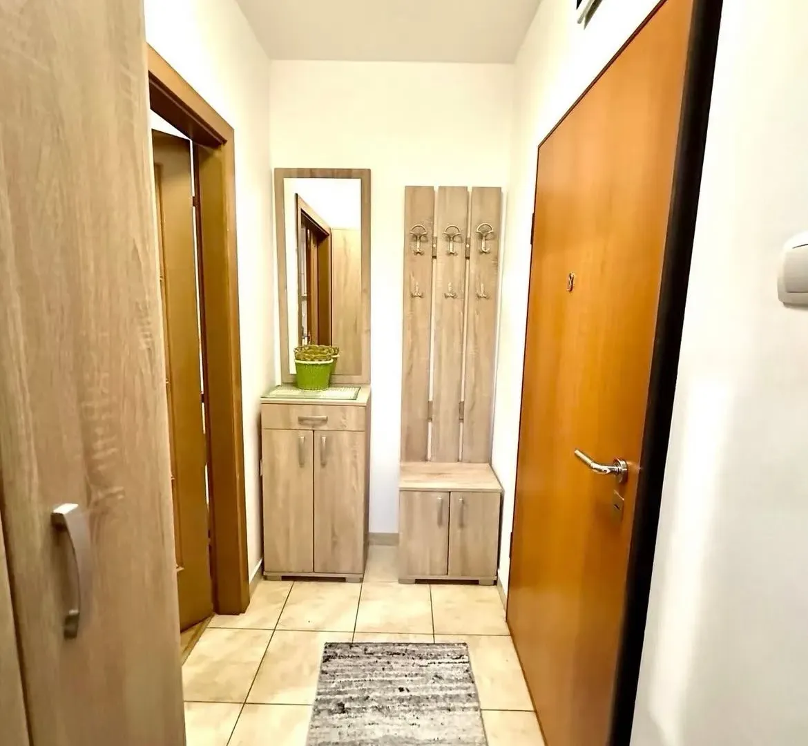 Izdavanje, garsonjera, 30m², Blok 9, Podgorica