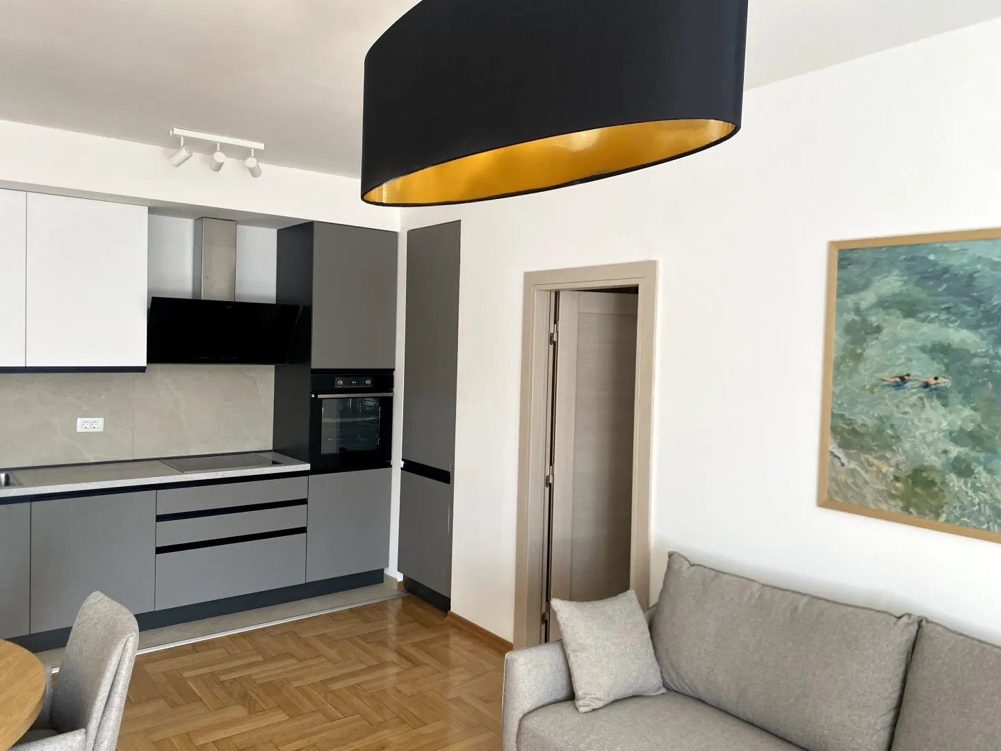 Izdavanje, jednosoban stan, 64m², Centar, Tivat