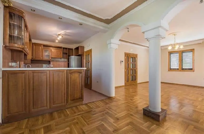 Izdavanje, kuća, 370m², Zabjelo, Podgorica