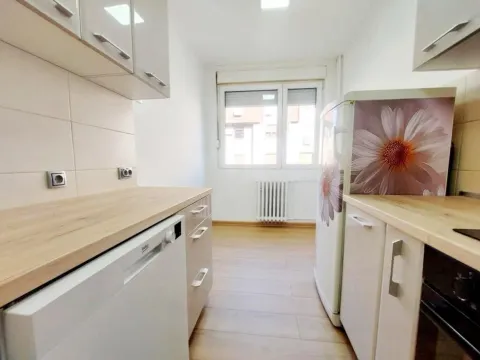 Rent, three bedroom apartment, 73m², Savski Venac, Beograd - image 14