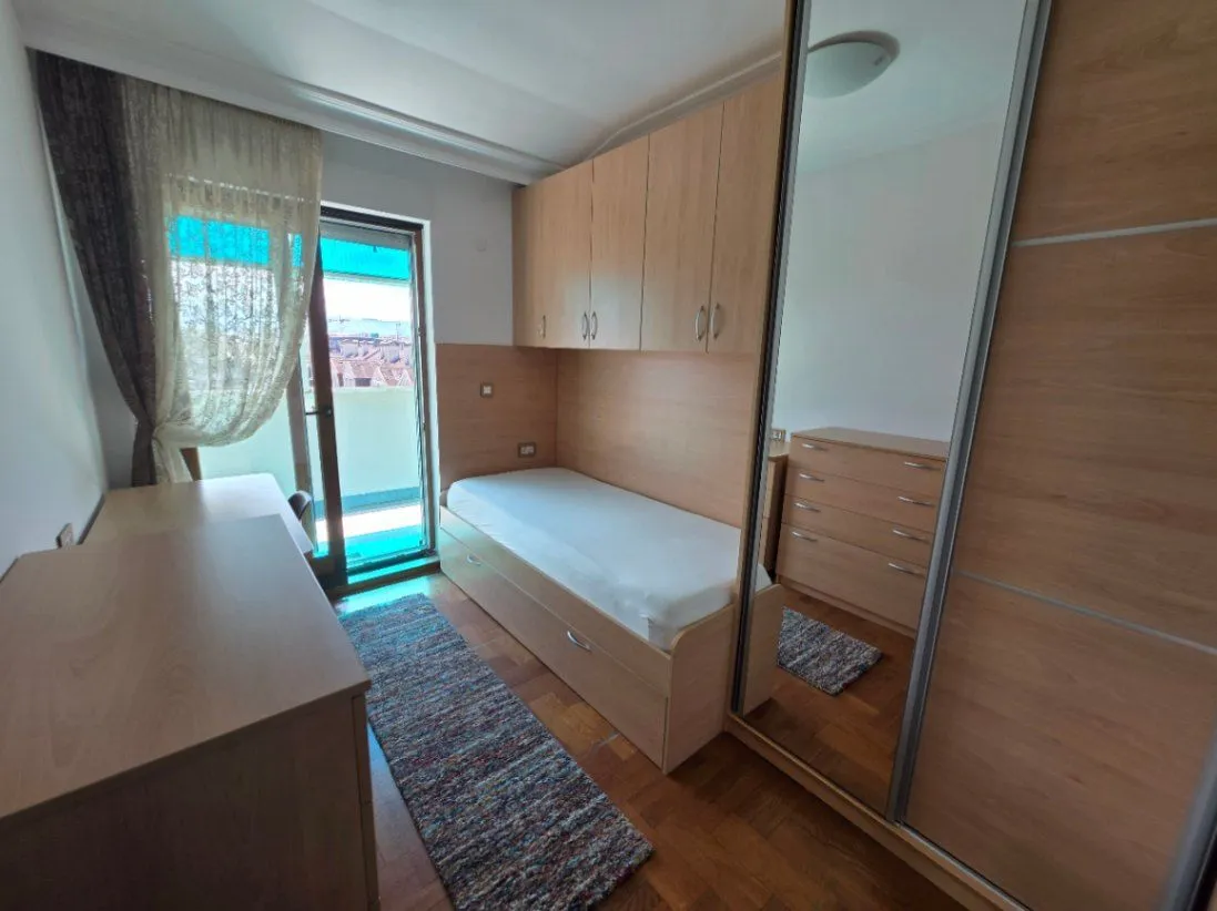 Prodaja, trosoban stan, 130m², Stari Aerodrom, Podgorica