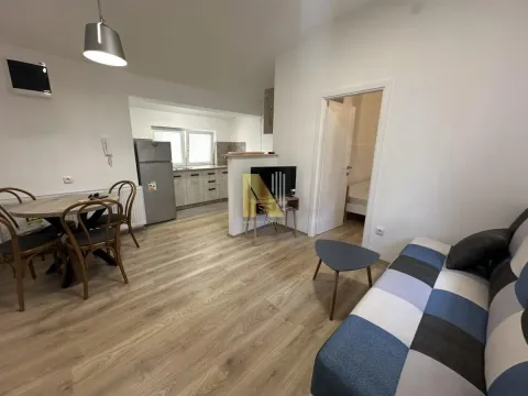 Izdavanje, jednosoban stan, 36m², Centar, Novi Sad