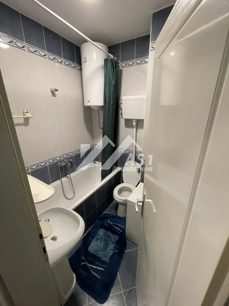 Izdavanje, dvosoban stan, 40m², Grbavica, Novi Sad Sve Podlokacije