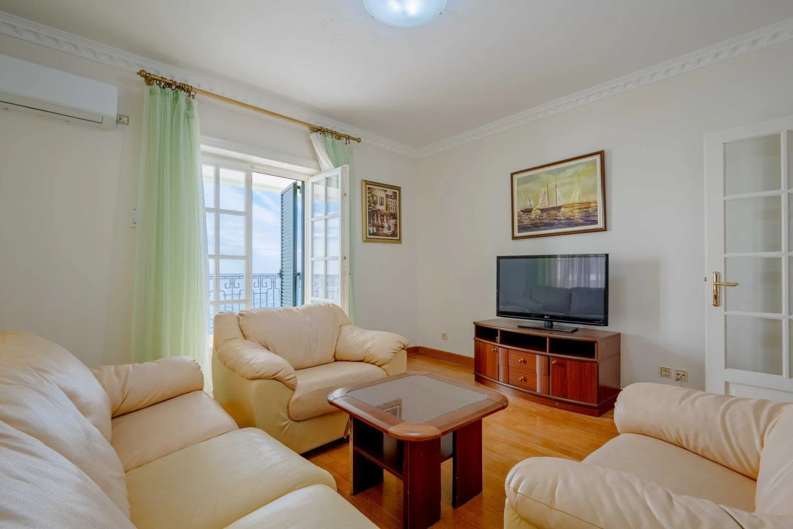 Sale, four bedroom apartment, 131m², Sveti Stefan, Budva
