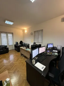 Rent, house, 360m², Momišići, Podgorica - image 4