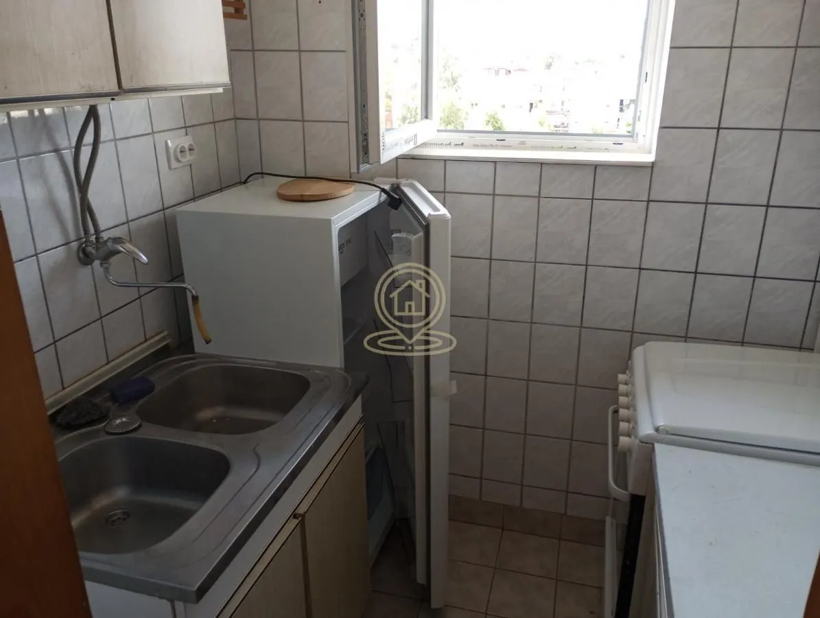 Izdavanje, jednosoban stan, 33m², Sajmište, Novi Sad