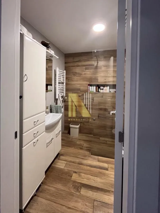 Prodaja, trosoban stan, 64m², Banatić, Novi Sad Sve Podlokacije