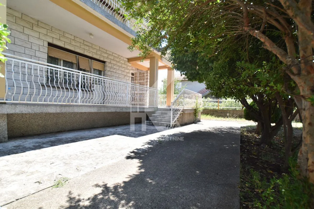 Sale, house, 240m², Dahna, Podgorica