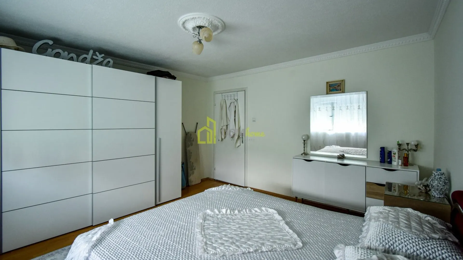 Sale, house, 303m², Konik, Podgorica