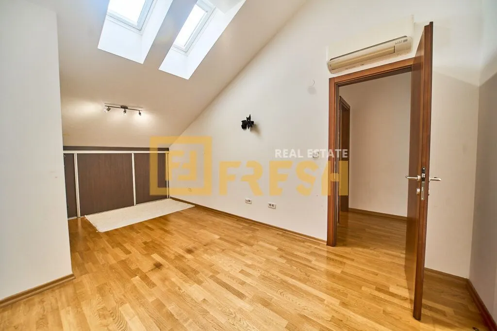 Prodaja, dvosoban stan, 122m², Tološi, Podgorica