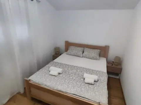 Izdavanje, dvosoban stan, 80m², Škaljari, Kotor - image 5