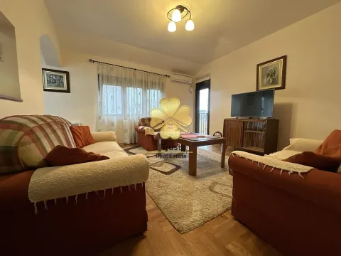Izdavanje, dvosoban stan, 80m², Stari Aerodrom, Podgorica