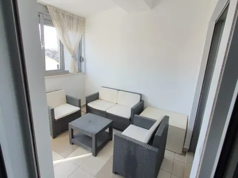 Izdavanje, dvosoban stan, 60m², Stari Aerodrom, Podgorica - image 13