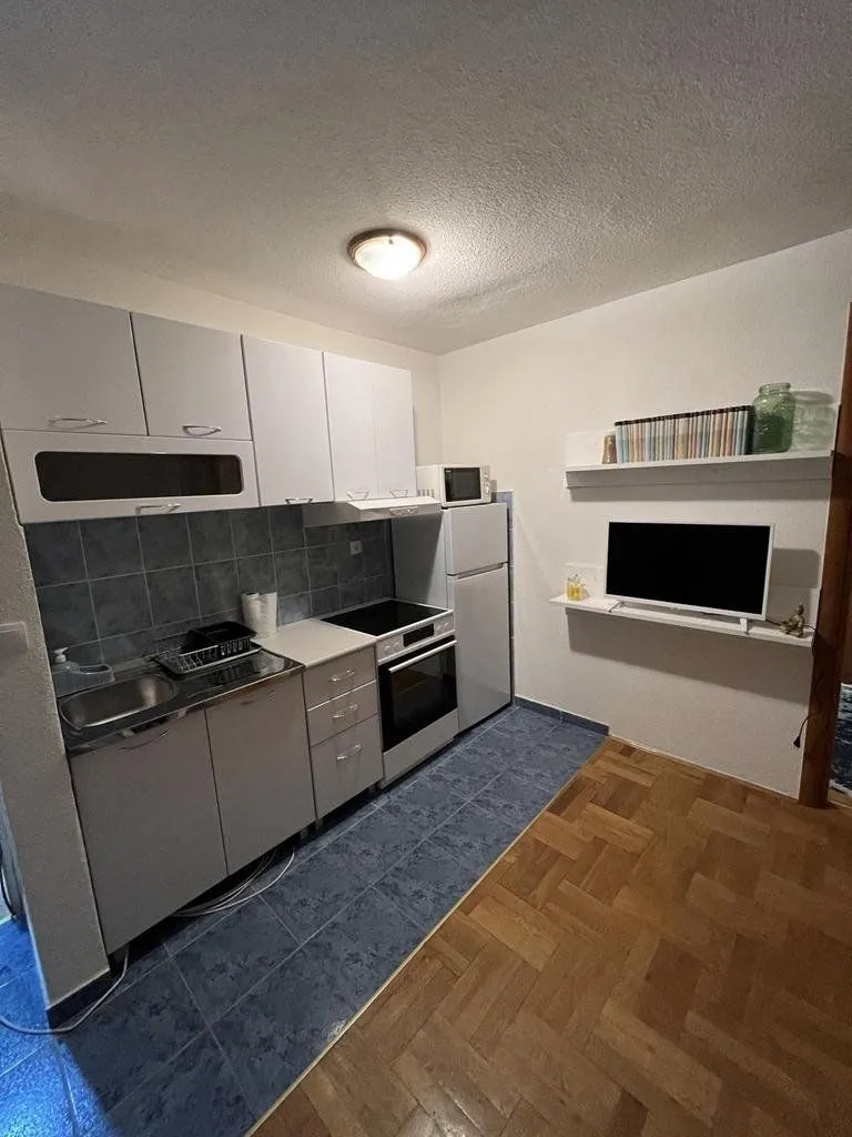 Rent, one bedroom apartment, 40m², Blok 5, Podgorica