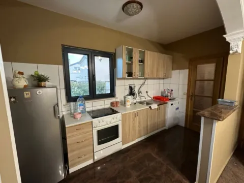 Izdavanje, kuća, 170m², Gornja Gorica, Podgorica - image 2