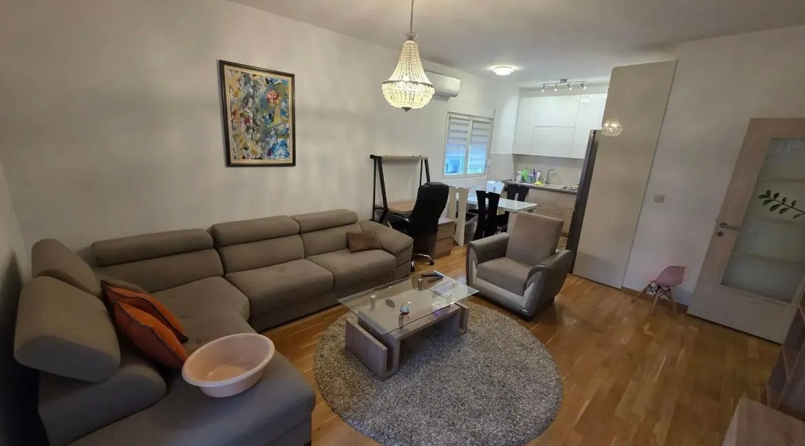 Izdavanje, jednosoban stan, 72m², Blok 9, Podgorica