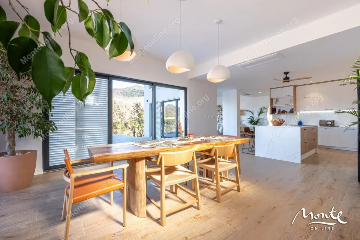 Prodaja, kuća, 240m², Kavač, Kotor