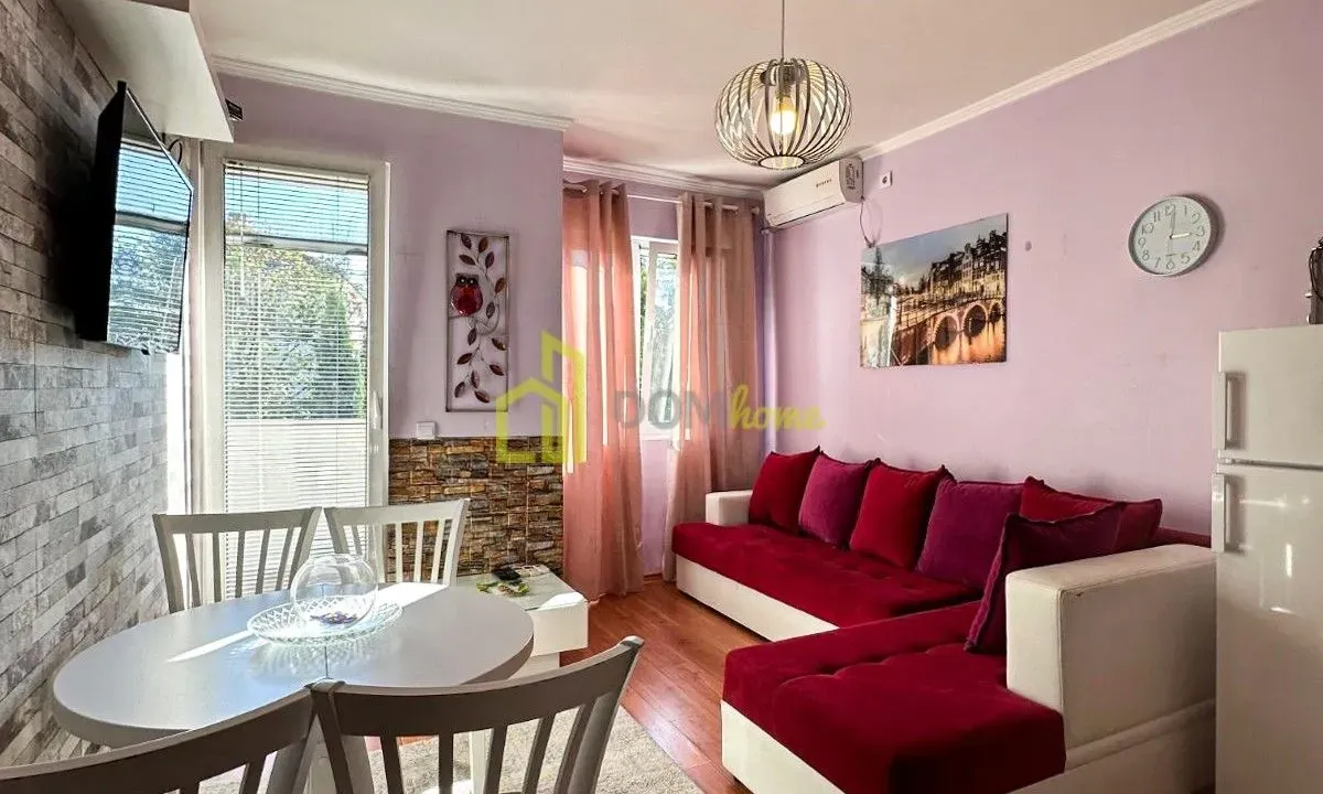 Izdavanje, dvosoban stan, 75m², Tivat, Crna Gora