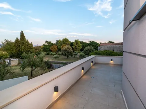 Rent, house, 180m², Gornja Gorica, Podgorica - image 34