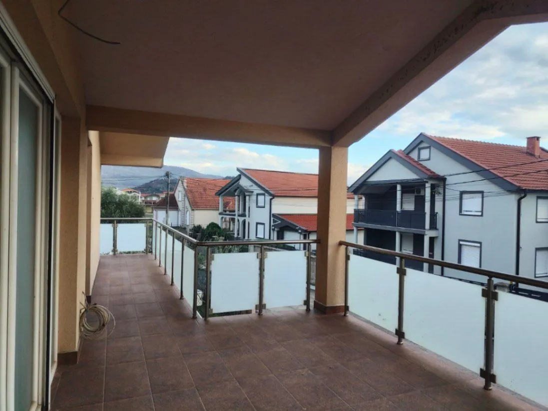 Prodaja, kuća, 200m², Karaburško Polje, Podgorica