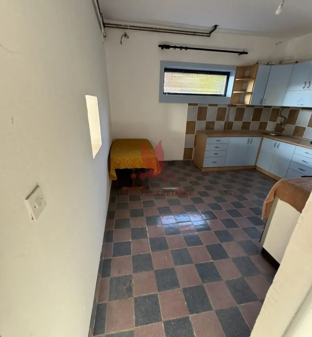 Rent, office space, 120m², Mladenovac, Beograd